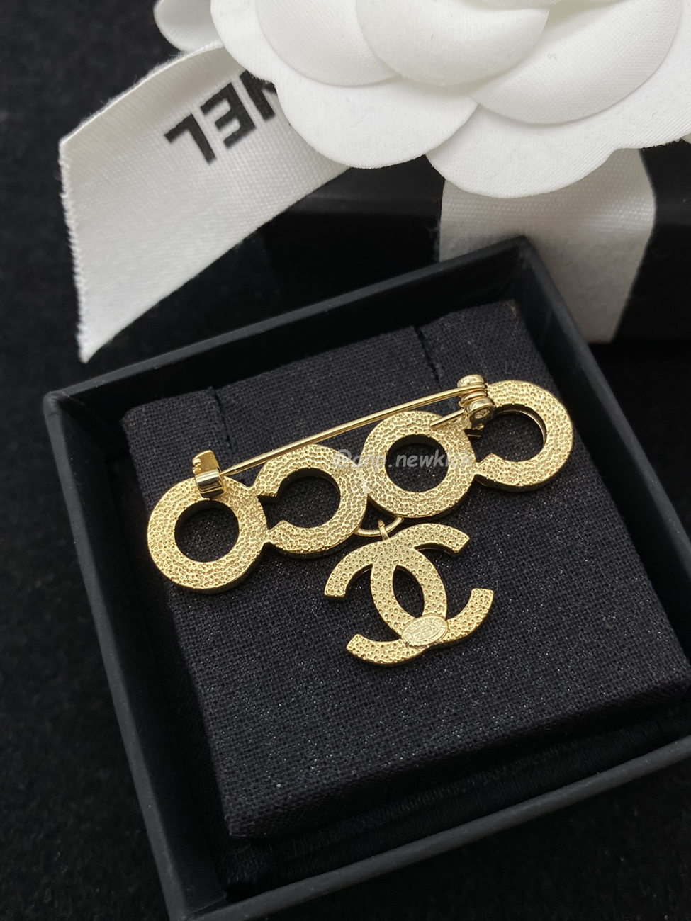 Chanel Glass Pearl Cc Gold Brooch (11) - www.newkick.vip